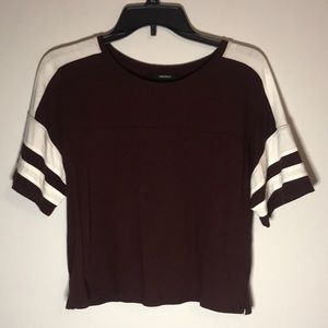 BURGUNDY STRIPED CROP TEE